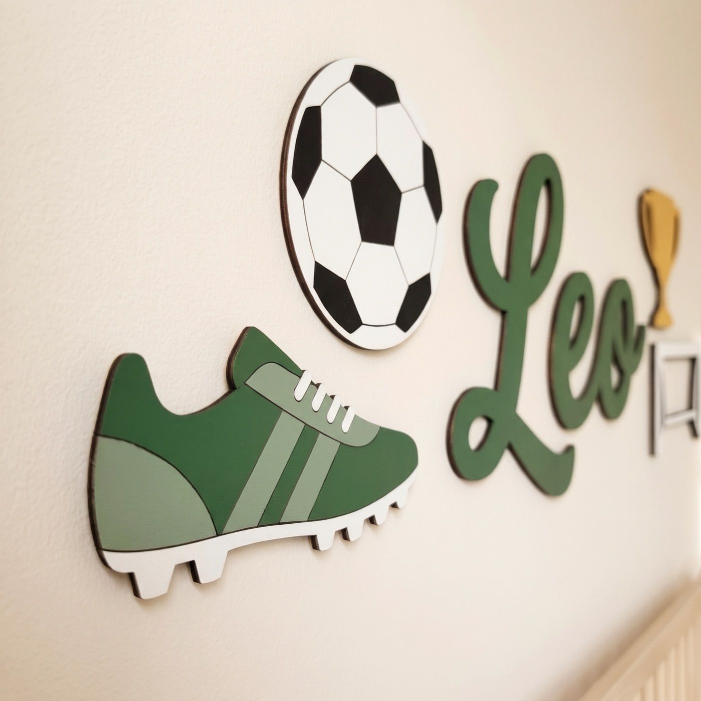 Soccer sign with the name Leo: side view: thin 4 mm plywood
